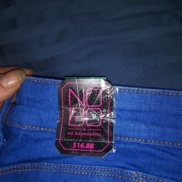 No boundaries jean capris raw hem frayed - Picture 4 of 4